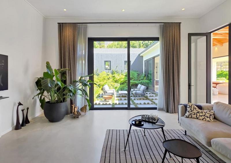 4 Bedroom Property for Sale in Zwaanswyk Western Cape